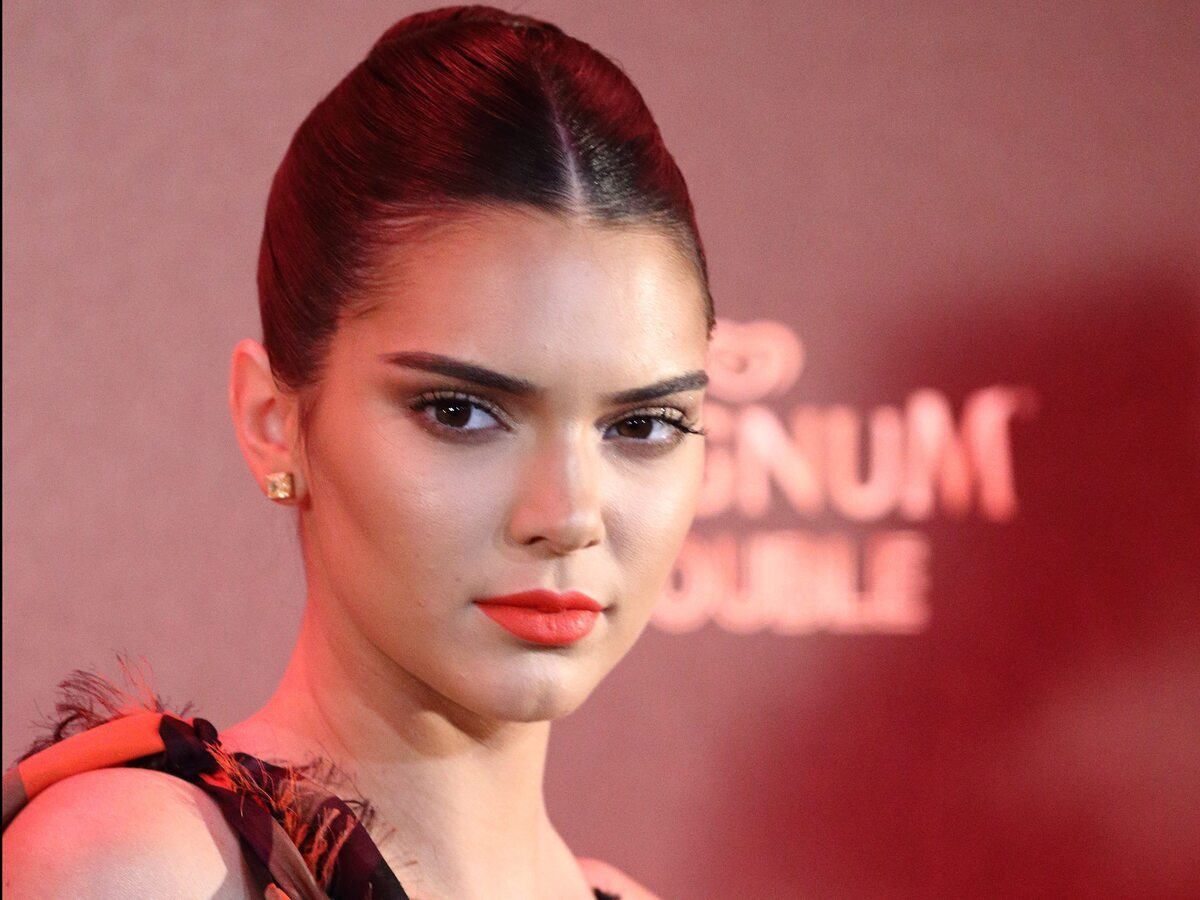 Imagen Etiquetada Con Brunette Kendall Jenner American Celebrity