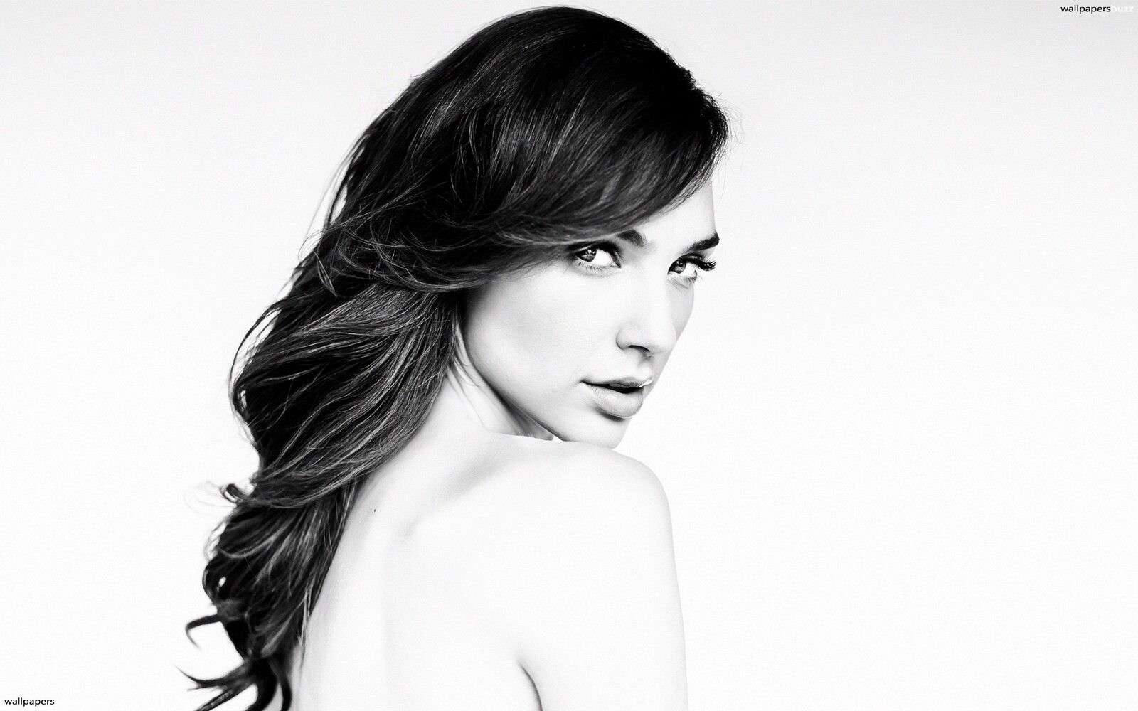 Imagen Etiquetada Con Black And White Brunette Gal Gadot Celebrity