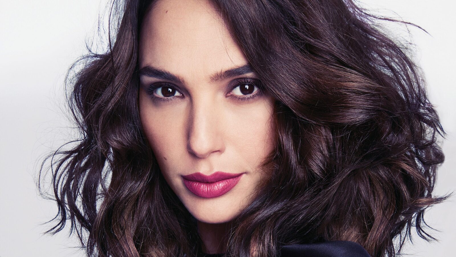 Imagen Etiquetada Con Brunette Gal Gadot Celebrity Star Face