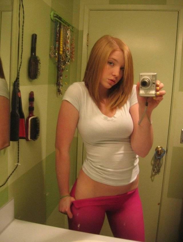 Imagen etiquetada con: Busty, Redhead, Mirror, Selfie