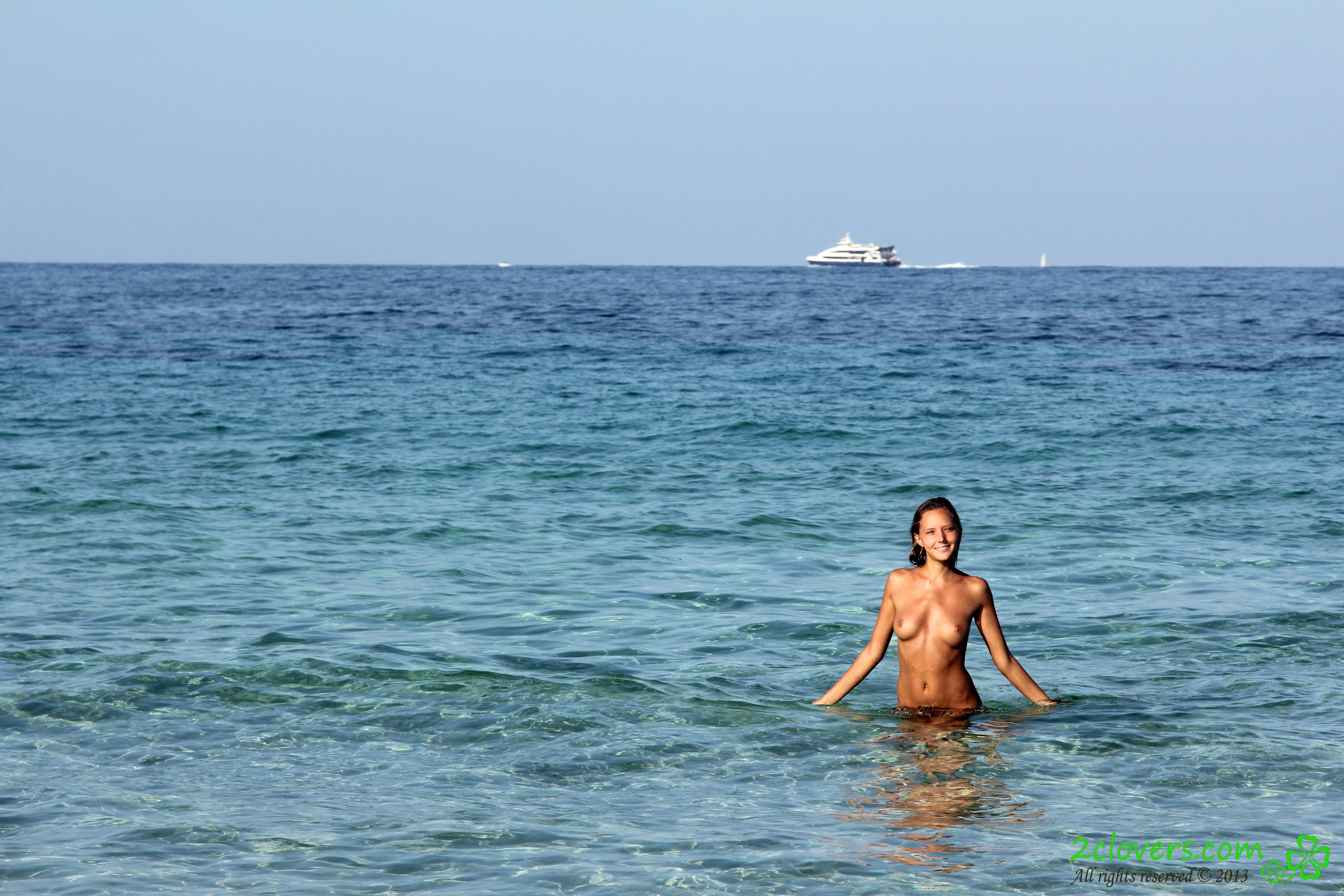 Imagen etiquetada con: Skinny, 2clovers.com, Beach, Blonde, Boat, Es Cavallet Beach Part 1, Katya Clover - Mango A, Russian, Sexy Wallpaper, Smiling, Cute, Small Tits, Tanned, Tummy