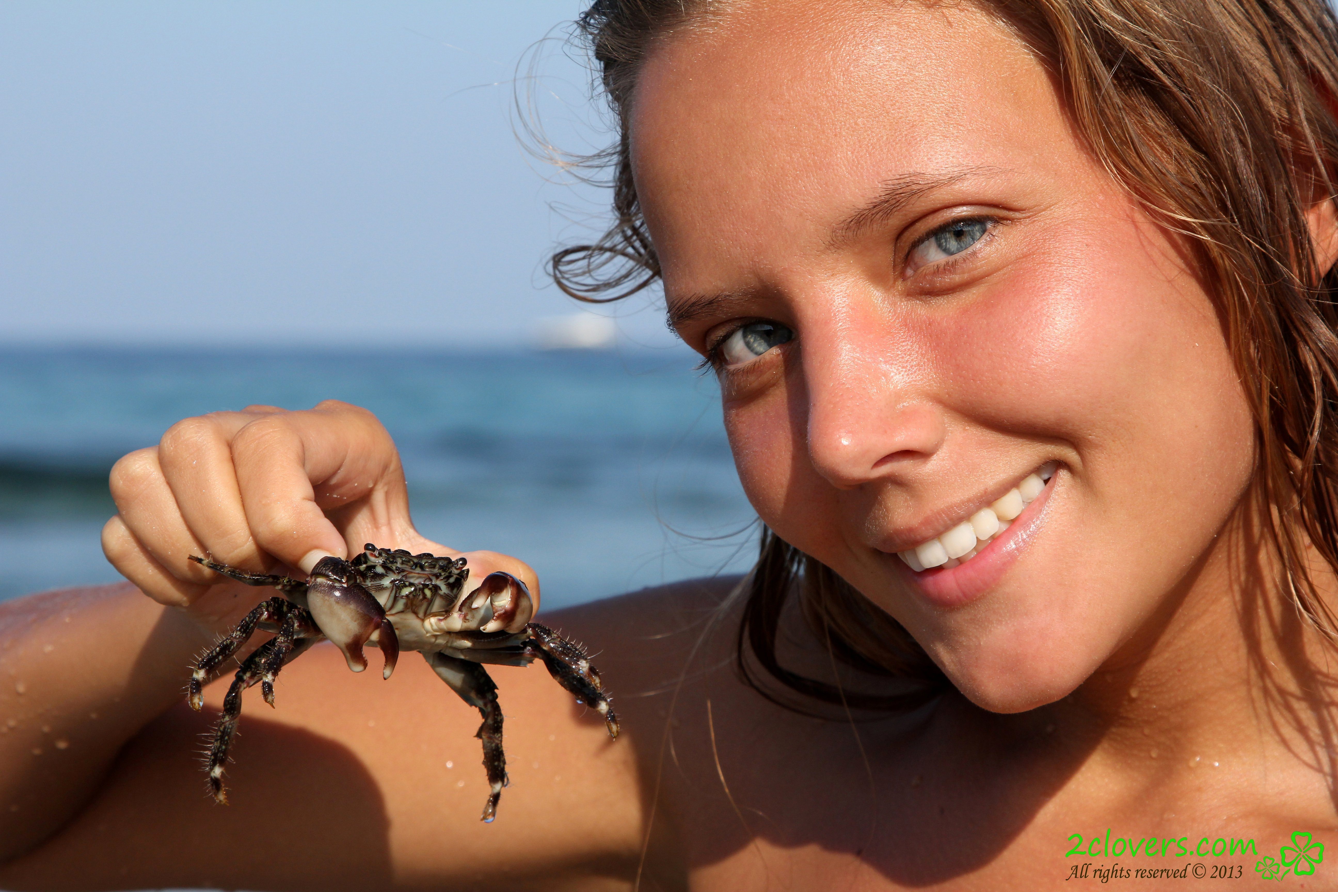 Imagen etiquetada con: Skinny, 2clovers.com, Beach, Blonde, Es Cavallet Beach Part 1, Katya Clover - Mango A, Russian, Sexy Wallpaper, Smiling, Wet, Cute, Tanned