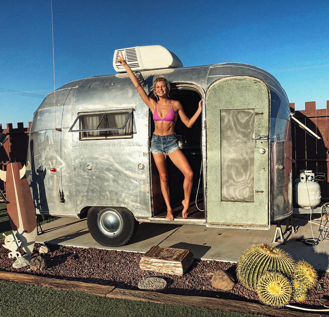 Imagen etiquetada con: Skinny, Abby Neff, American, Bikini, Blonde, Feet, Legs, Smiling, Cute, Small Tits, Tummy