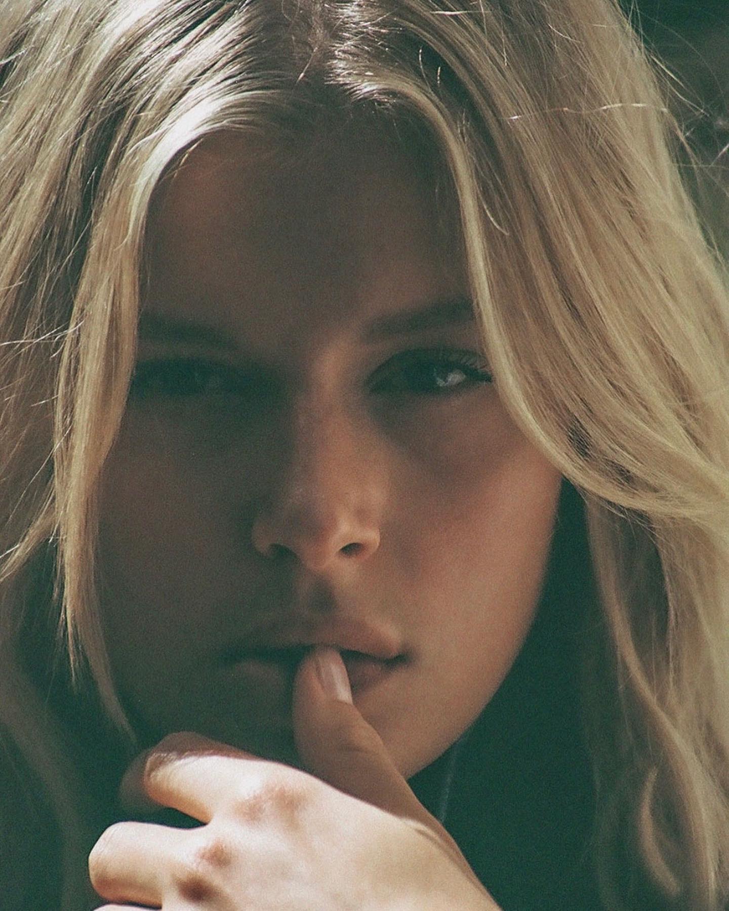 Imagen etiquetada con: Skinny, Abby Neff, American, Blonde, Eyes, Cute, Face