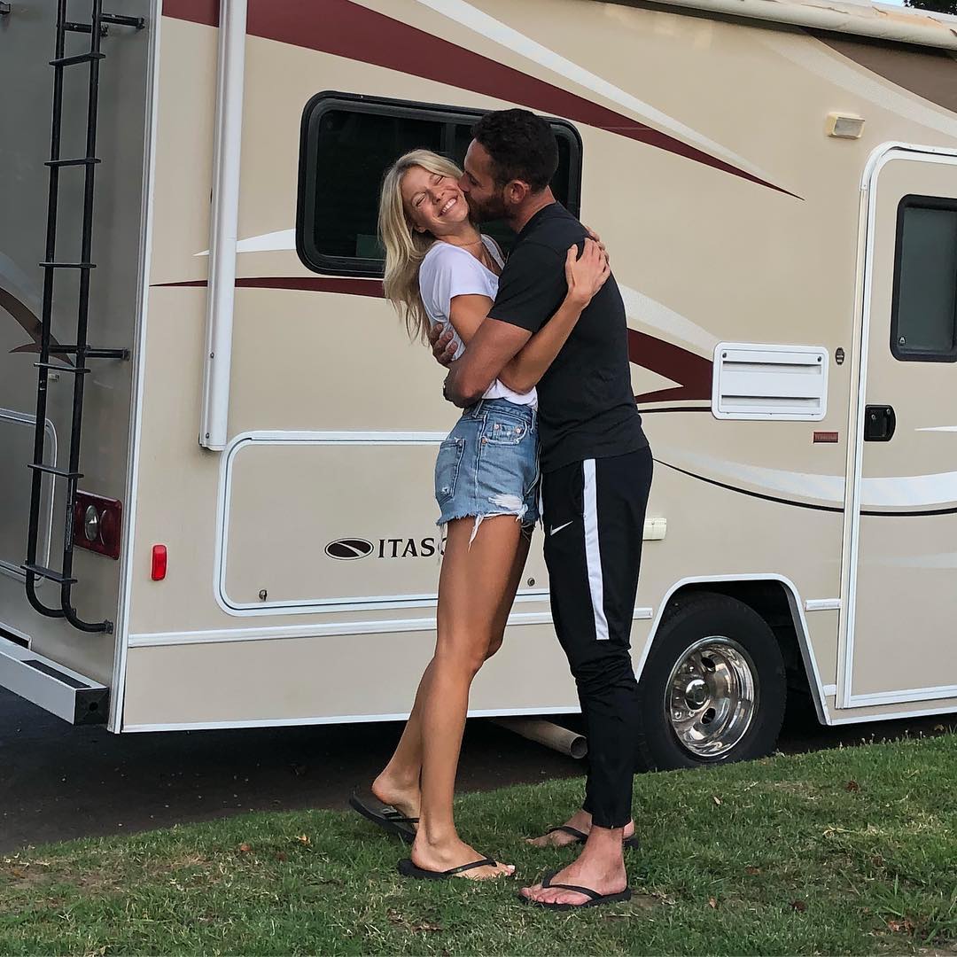 Imagen etiquetada con: Skinny, Abby Neff, American, Blonde, Legs, Cute