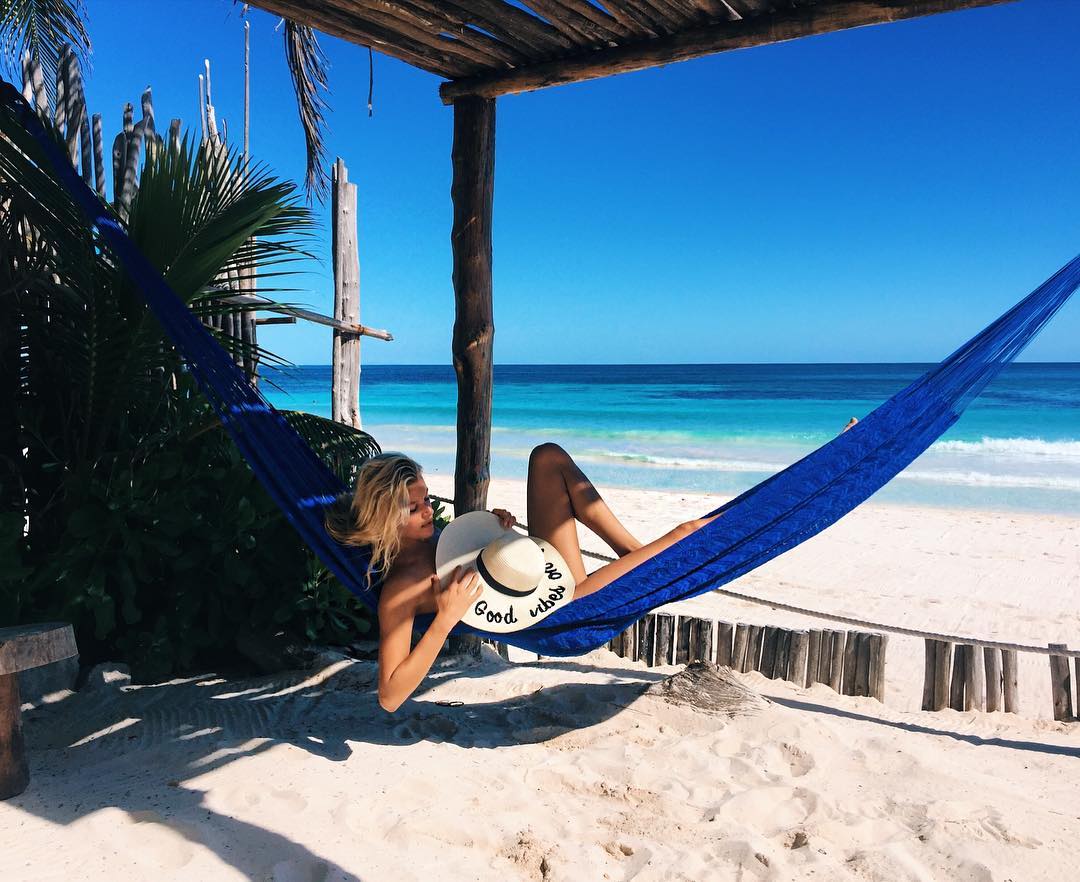 Imagen etiquetada con: Skinny, Abby Neff, American, Blonde, Legs, Cute