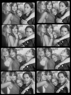 Imagen etiquetada con: Addison Timlin, Black and White, Blonde, Brunette, 4 girls, American, Celebrity - Star, Leaked