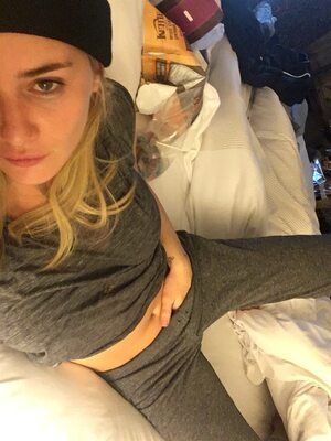 Imagen etiquetada con: Addison Timlin, Blonde, American, Celebrity - Star, Eyes, Leaked, Masturbation, Selfie