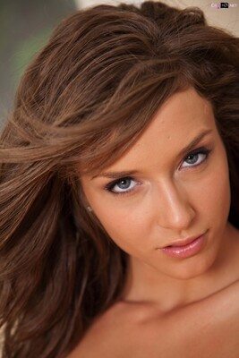 Imagen etiquetada con: American, Brunette, Eyes, Malena Morgan, Face, Safe for work