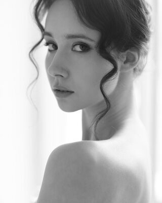 Imagen etiquetada con: Anastasia Grinenko, Black and White, Brunette, Denis Goncharov, Eyes, Russian, Cute, Face