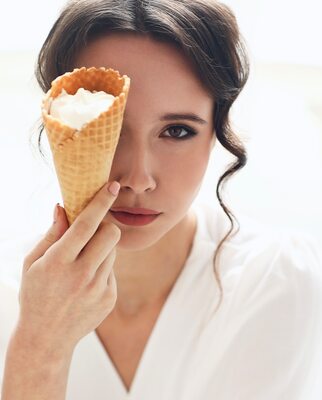 Imagen etiquetada con: Anastasia Grinenko, Brunette, Denis Goncharov, Eyes, Russian, Cute, Face