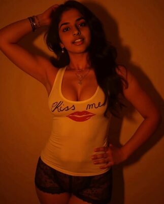 Imagen etiquetada con: Arya - fancifularya, Brunette, Eyes, Indian, Smiling, Cute