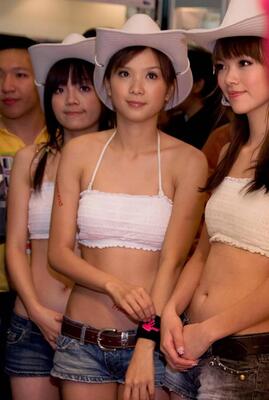 Imagen etiquetada con: Asian, 3 girls, Hat, Tummy