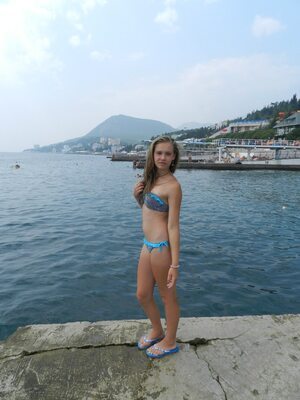 Imagen etiquetada con: Beach, Bikini, Blonde, Feet, Legs, Natalja M, Cute