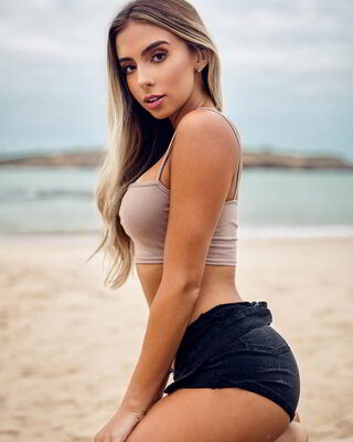 Imagen etiquetada con: Beach, Blonde, Brazilian, Bruna Rangel Lima - xoobruna, Eyes