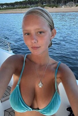 Imagen etiquetada con: Bikini, Blonde, Boat, Busty, Eyes, Selfie, What is her name, Cute