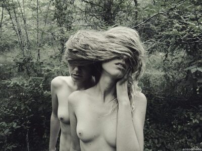 Imagen etiquetada con: Black and White, 2 girls, Art, Hair, Nature, Sexy Wallpaper