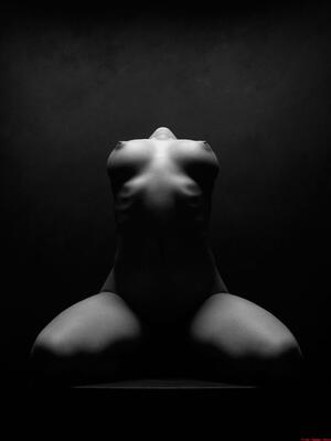 Imagen etiquetada con: Black and White, Art, Boobs