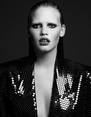 Imagen etiquetada con: Black and White, Blonde, Dutch, Lara Stone, Celebrity - Star, Cute