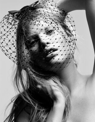 Imagen etiquetada con: Black and White, Blonde, Dutch, Lara Stone, Celebrity - Star, Cute