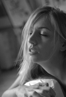 Imagen etiquetada con: Black and White, Blonde, Face