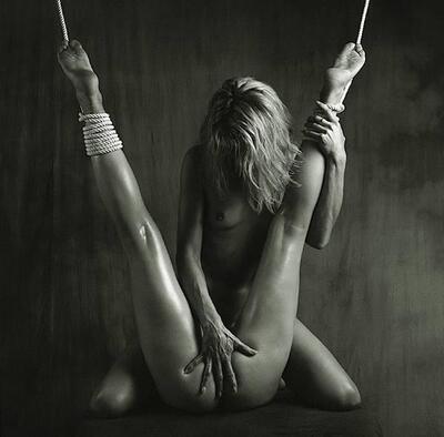 Imagen etiquetada con: Black and White, Blonde, Feet, Legs, Lesbian, 2 girls, Bondage