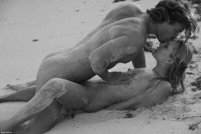 Imagen etiquetada con: Black and White, Blonde, Leila, X-Art, Beach, Fucking, Kissing, Legs, Sexy Wallpaper, Small Tits