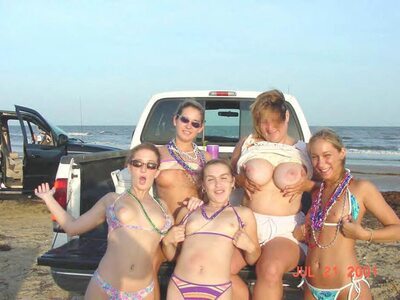 Imagen etiquetada con: Blonde, Brunette, Busty, 5 girls, Beach, Bikini, Boobs, Car, Flashing, Flat chested, Monokini, Small Tits, Tummy