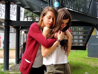 Imagen etiquetada con: Blonde, Brunette, Caterina, Hugging, Italian, Sexy Wallpaper, 2 girls, Cute