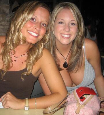Imagen etiquetada con: Blonde, Busty, Eyes, Smiling, 2 girls, Boobs