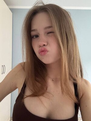 Imagen etiquetada con: Blonde, Busty, What is her name, Cute