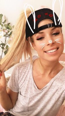 Imagen etiquetada con: Blonde, Camgirl, Chaturbate, Jana Volkova