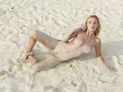 Imagen etiquetada con: Blonde, Coxy, Hegre Art, Sand And Sea, Beach, Sexy Wallpaper