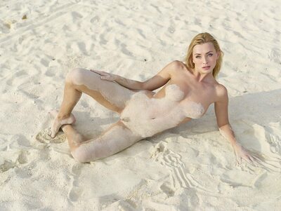 Imagen etiquetada con: Blonde, Coxy, Hegre Art, Sand And Sea, Beach, Sexy Wallpaper