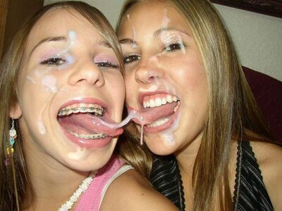 Imagen etiquetada con: Blonde, Cumshot, 2 girls, Facial, Tongue