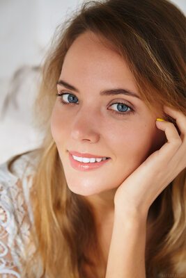 Imagen etiquetada con: Blonde, Eruga, Eyes, Katya Clover - Mango A, MET Art, Mouth, Russian, Smiling, Face, Safe for work
