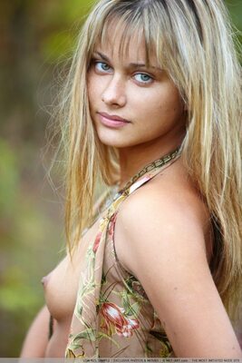 Imagen etiquetada con: Blonde, Eyes, MET Art, Small Tits