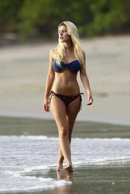 Imagen etiquetada con: Blonde, Heidi Montag, American, Beach, Bikini, Celebrity - Star, Legs, Tummy
