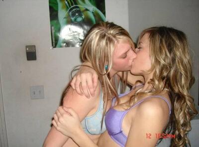 Imagen etiquetada con: Blonde, Kissing, Lesbian