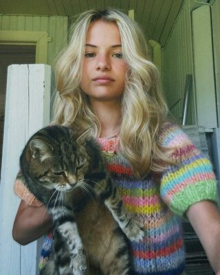 Imagen etiquetada con: Blonde, Lotta Emilie Stichler, Cat, Cute, Eyes, Swedish