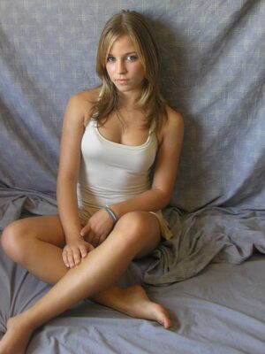 Imagen etiquetada con: Blonde, Luscious Lia - Lily, Cute, Eyes, Feet, Legs, Shy