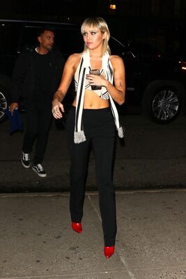 Imagen etiquetada con: American, Blonde, Miley Cyrus, Celebrity - Star, Small Tits, Tattoo, Tummy