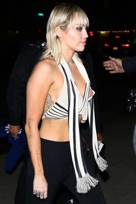 Imagen etiquetada con: Blonde, Miley Cyrus, American, Celebrity - Star, Small Tits, Tattoo