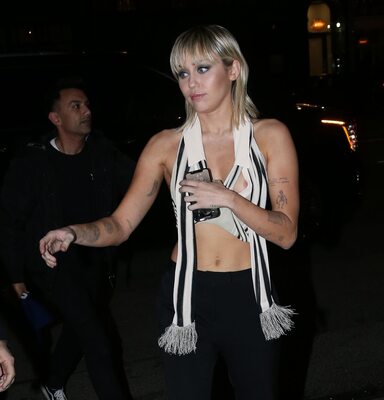 Imagen etiquetada con: Blonde, Miley Cyrus, American, Celebrity - Star, Small Tits, Tattoo