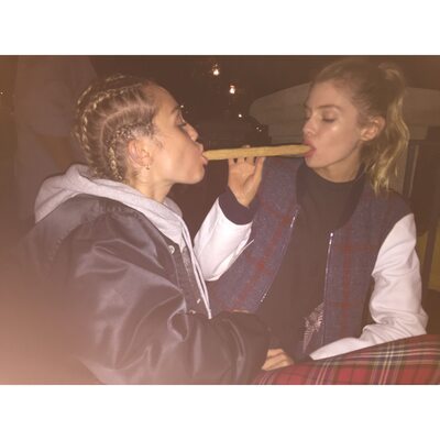 Imagen etiquetada con: Blonde, Miley Cyrus, Stella Maxwell, American, Celebrity - Star, Leaked