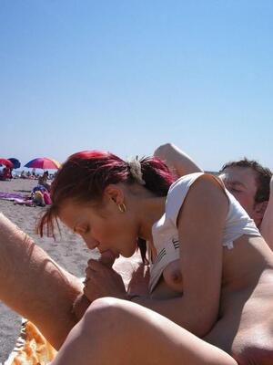 Imagen etiquetada con: Blowjob, Redhead, Beach, Handjob, Public, Small Tits