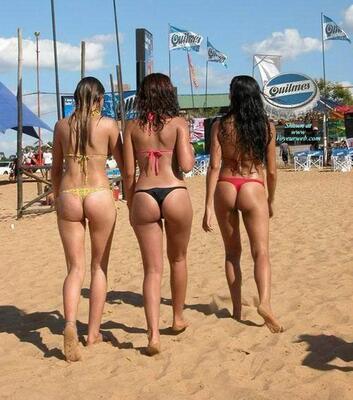 Imagen etiquetada con: Brunette, 3 girls, Ass - Butt, Beach, Bikini, Legs