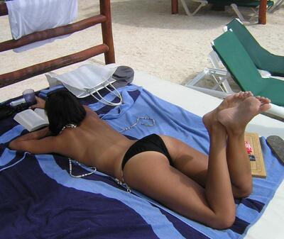 Imagen etiquetada con: Brunette, Ass - Butt, Beach, Feet, Legs, Monokini