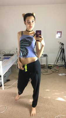 Imagen etiquetada con: Bambii Bonsai, Brunette, Camgirl, Chaturbate, nood.tv, Selfie