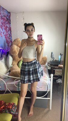 Imagen etiquetada con: Bambii Bonsai, Brunette, Camgirl, Chaturbate, nood.tv, Selfie